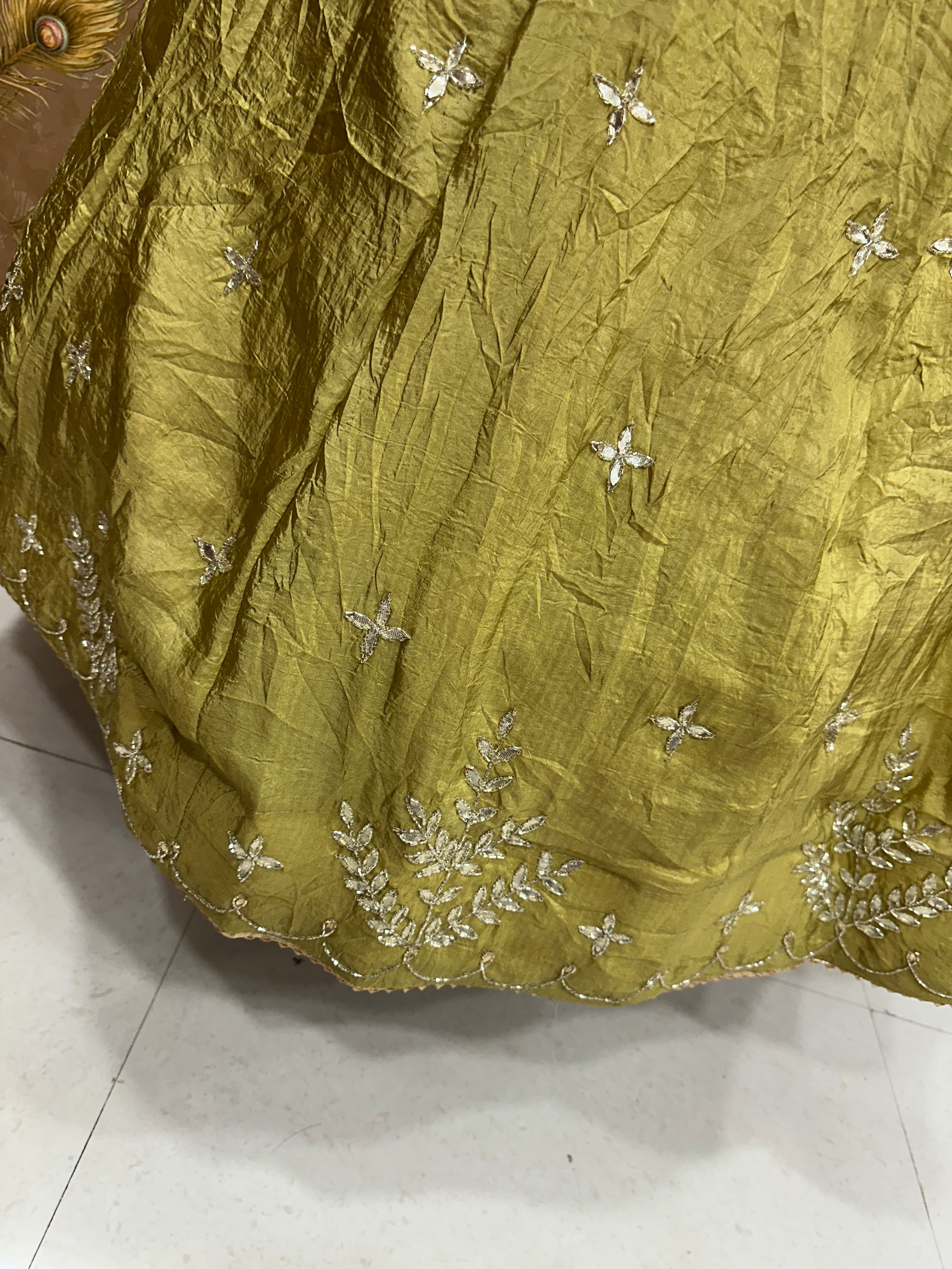 Pinkcitydesginer Gold crush lehenga Mhendi