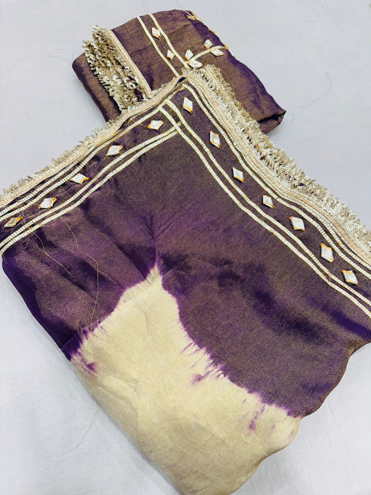 Vintage Rust Elegance Lace Border Saree